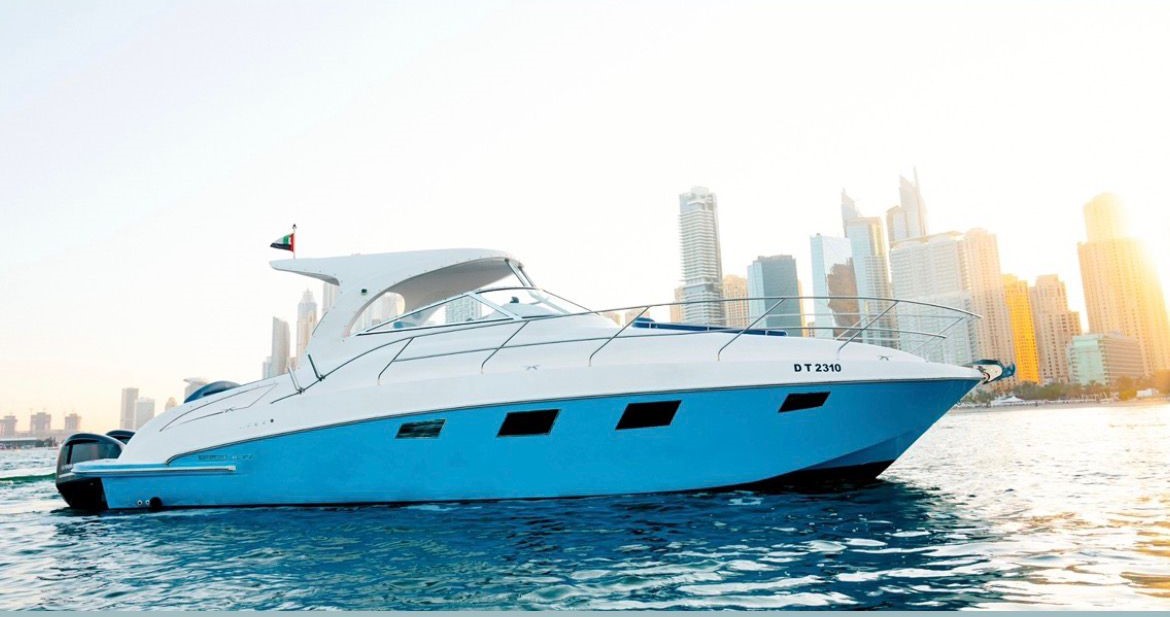 Luxury Yacht SILVER CRAFT in Dubai